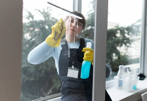 Nettoyage de vitres intérieures et extérieures aux Fourgs